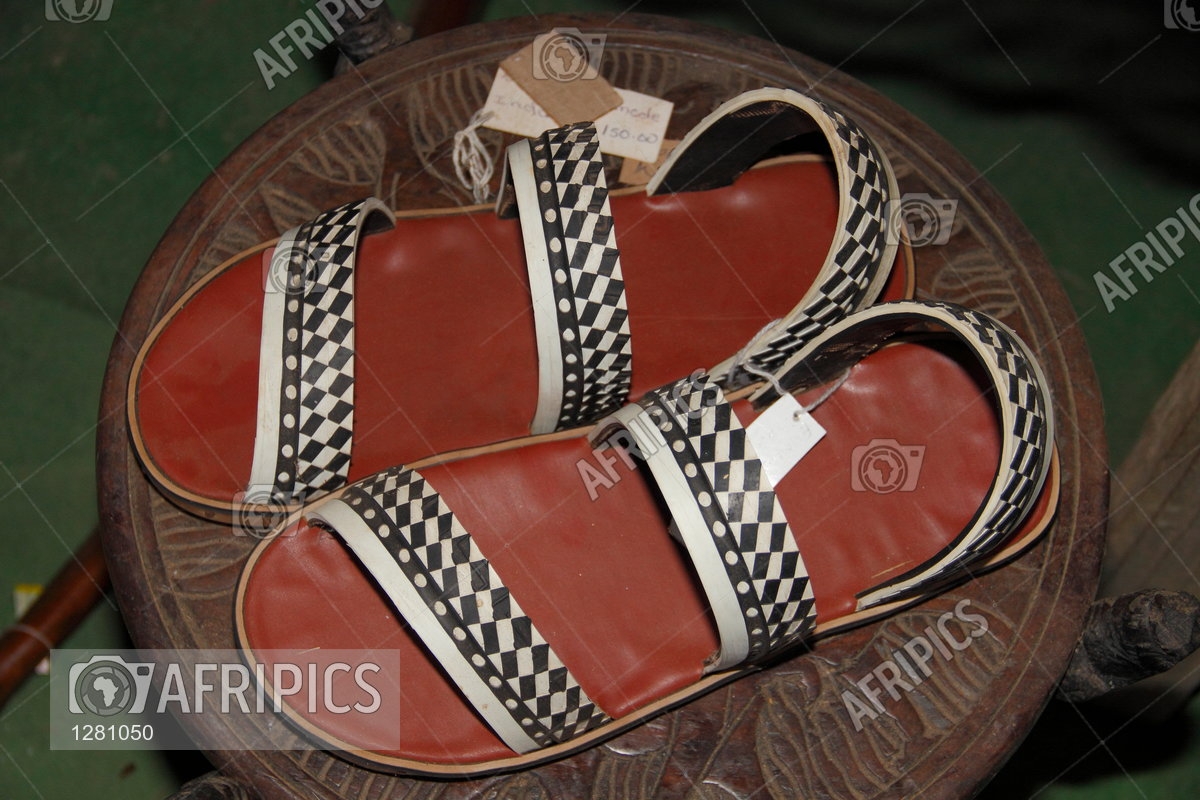 Making Sandal Soles From Used Car Tires - Technique Of Making Great Sandals  With Simple Tools | Making Sandals Using Used Motorcycle Tires With Simple  Tool #MakeSandals #HandmadeSlippers #MakeSandalUsingTires | By Top Cake  IdealFacebook