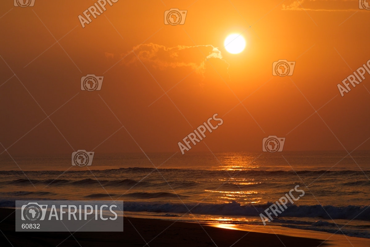 AFRIPICS - Sunrise over the Indian Ocean at St Lucia (St Lucia is part ...